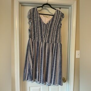 Arula size:C blue and white dress